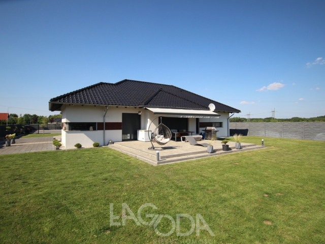 Dom parterowy z Kłodawie z garażem o pow.  108 m2