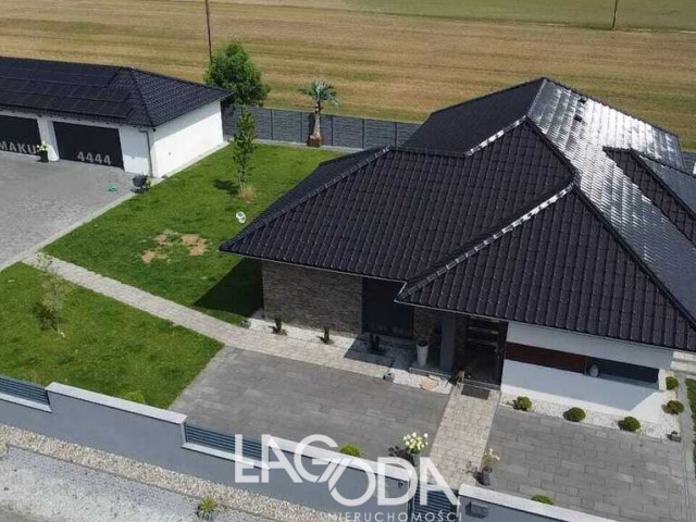 Dom parterowy z Kłodawie z garażem o pow.  108 m2