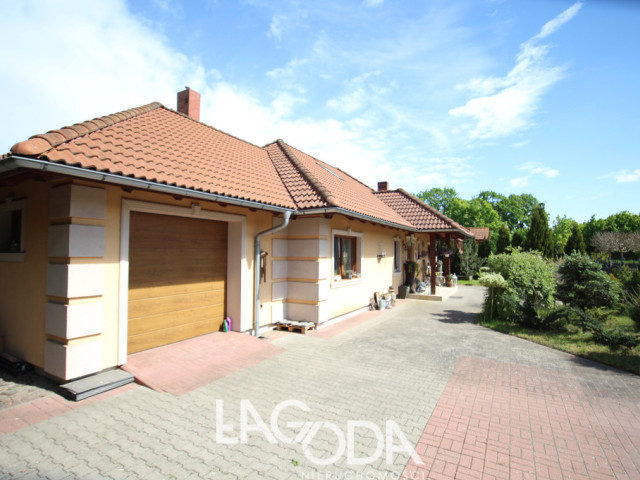 Parterowy dom 153 m² + 1255 m² działki | Garaż